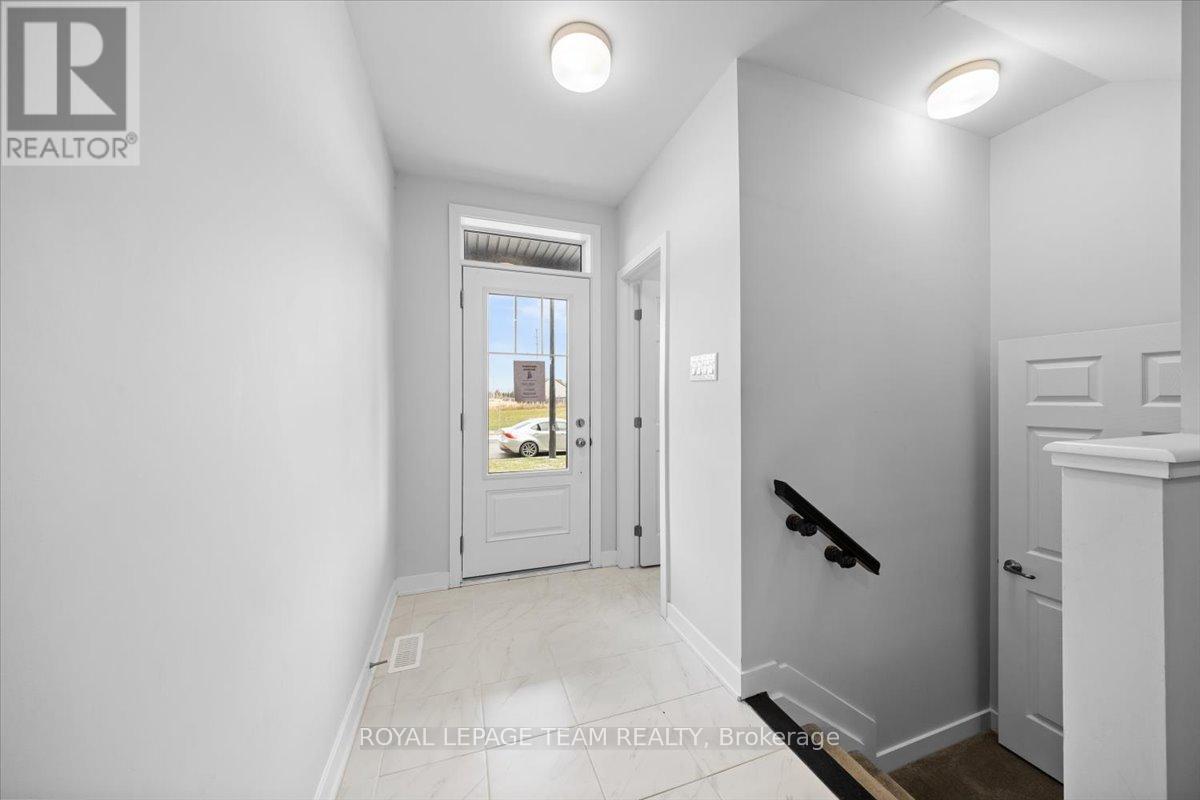2123 Winsome Terrace, Ottawa, Ontario  K4A 5N1 - Photo 2 - X12583502