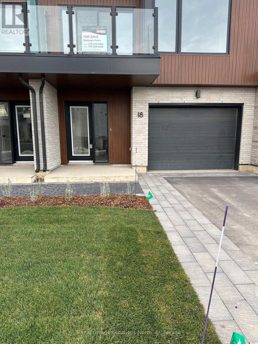 18 - 117 Sladden Court, Blue Mountains, Ontario N0H 2P0 - Photo 2 - X12590974