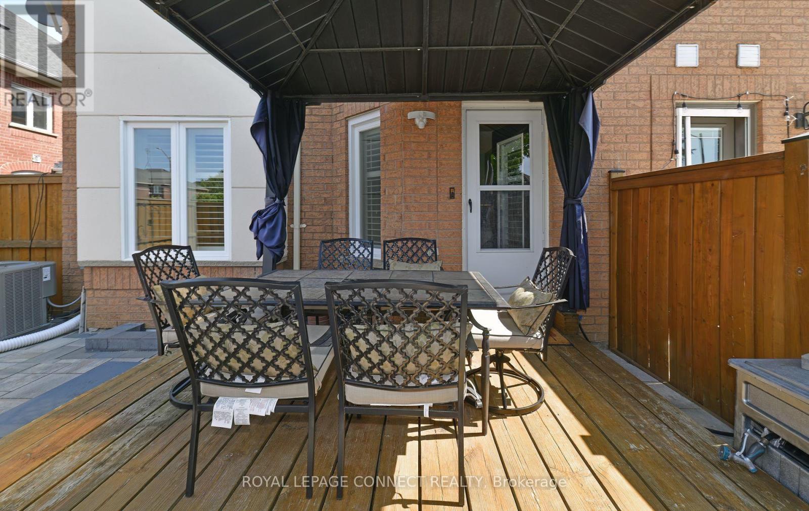 154 Pressed Brick Drive, Brampton, Ontario  L6V 4K6 - Photo 35 - W12590694