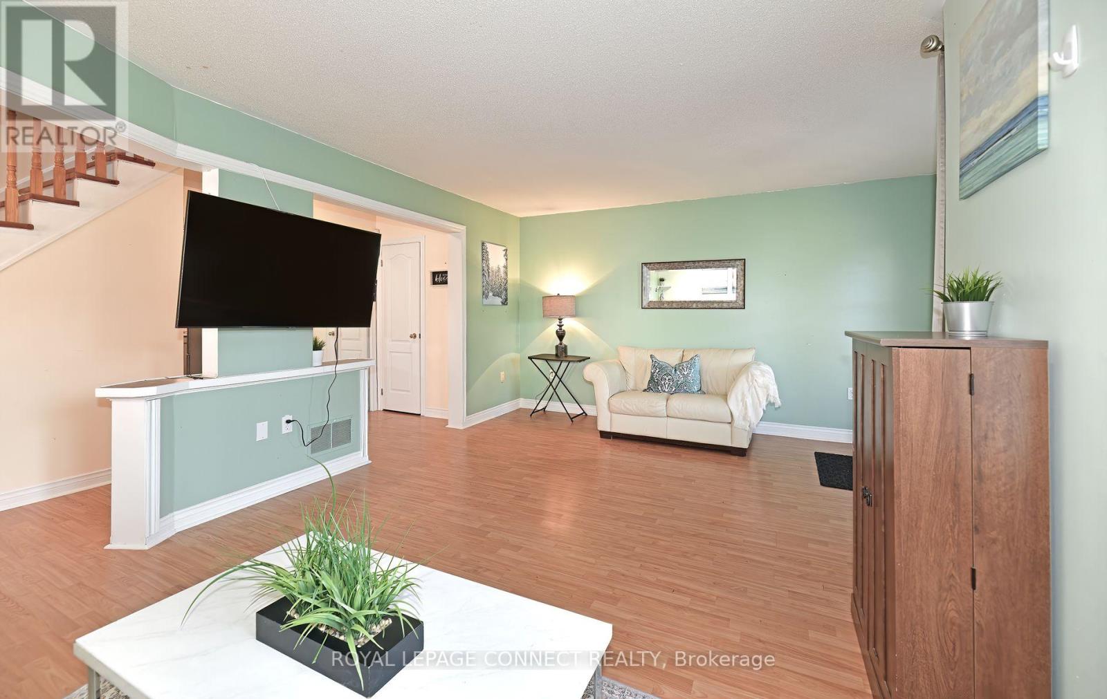 154 Pressed Brick Drive, Brampton, Ontario  L6V 4K6 - Photo 4 - W12590694