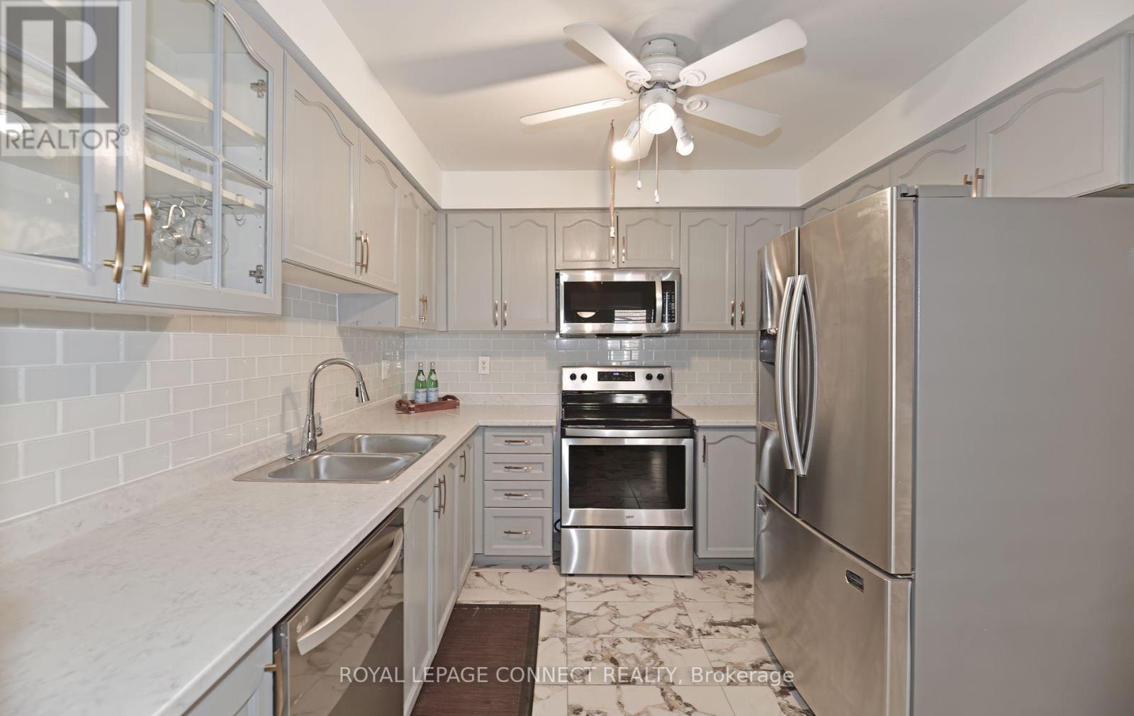 154 Pressed Brick Drive, Brampton, Ontario  L6V 4K6 - Photo 5 - W12590694