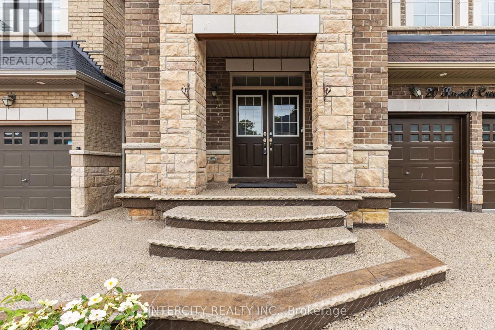 20 Russell Creek Drive, Brampton, Ontario  L6R 3Y9 - Photo 2 - W12590712