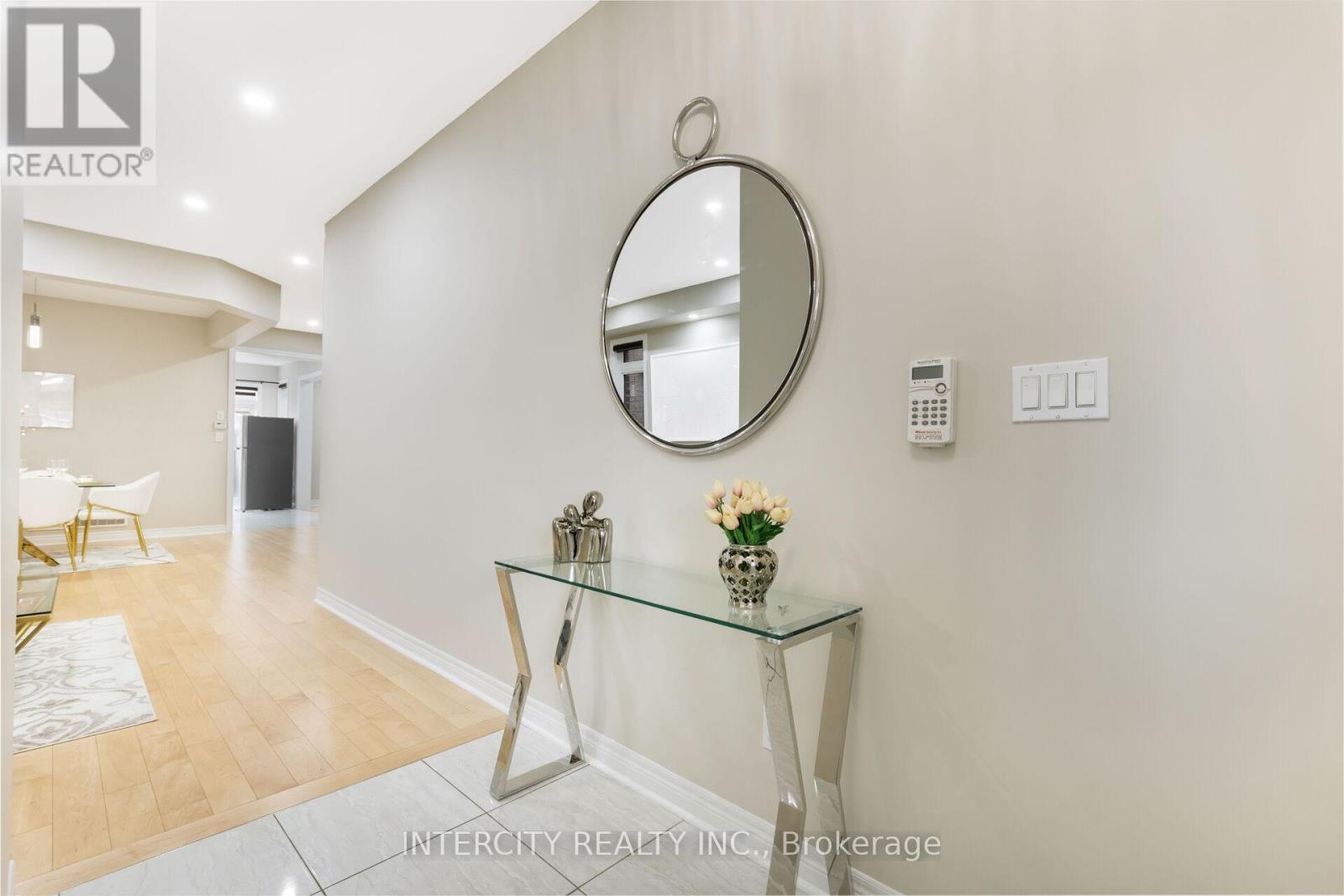 20 Russell Creek Drive, Brampton, Ontario  L6R 3Y9 - Photo 6 - W12590712