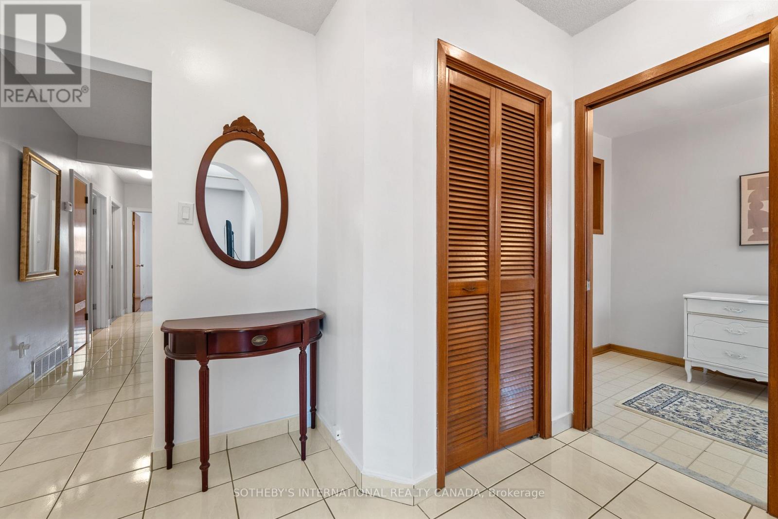 76 Lawnside Drive, Toronto, Ontario  M6L 1Z7 - Photo 18 - W12590740