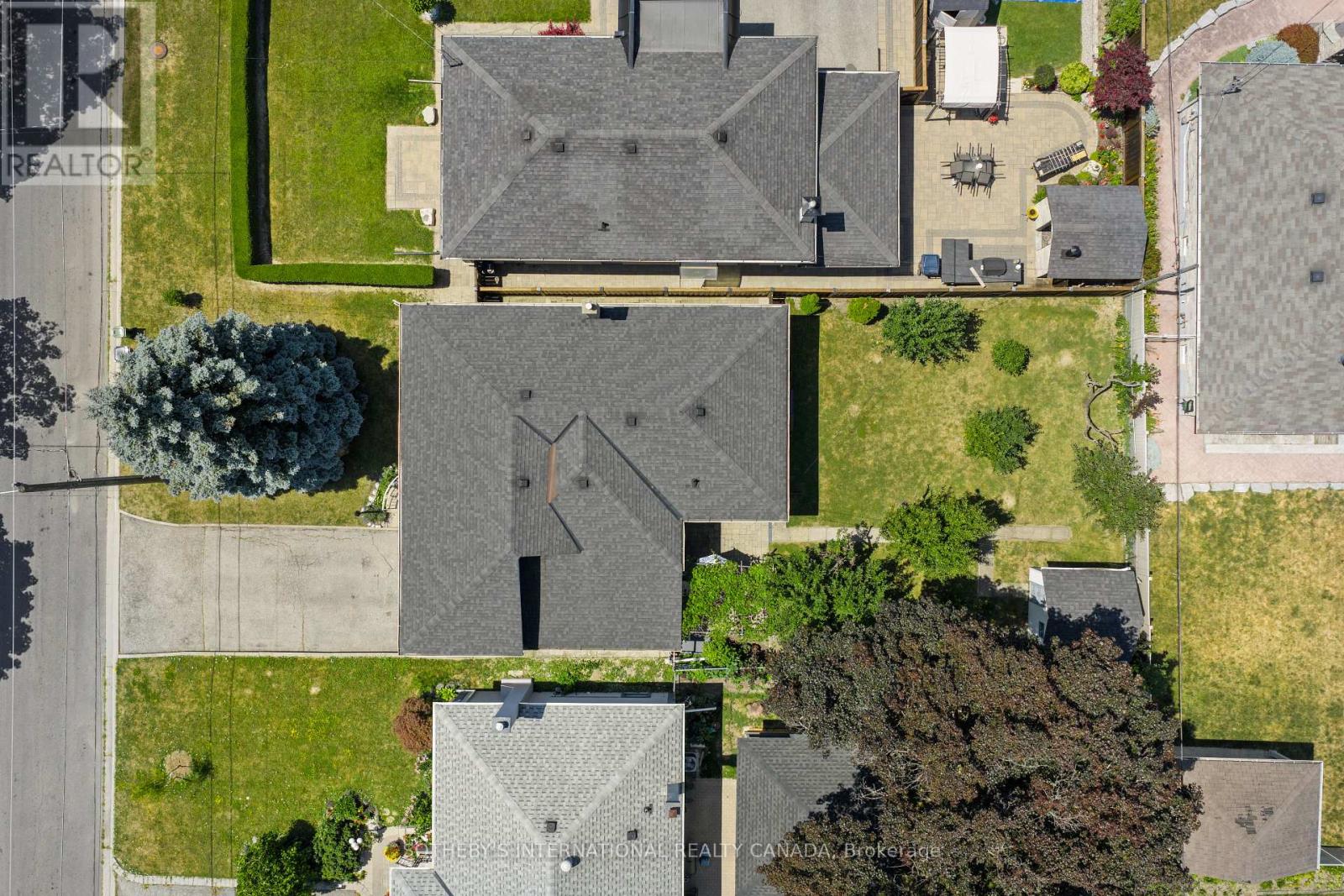 76 Lawnside Drive, Toronto, Ontario  M6L 1Z7 - Photo 2 - W12590740