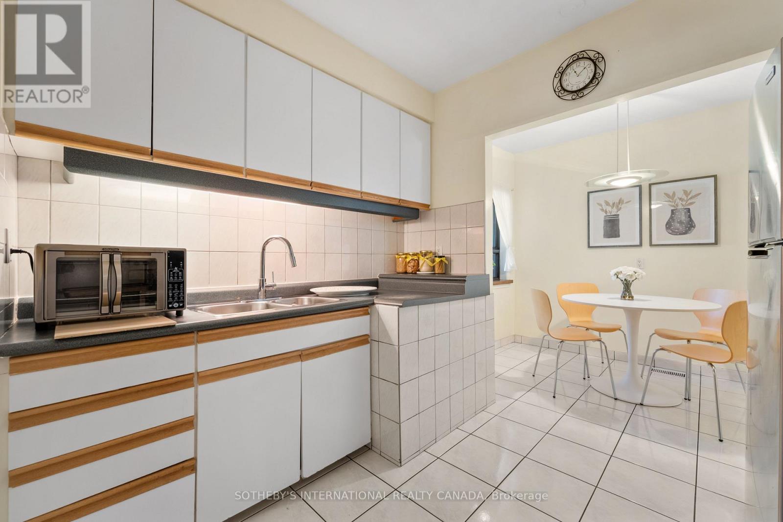 76 Lawnside Drive, Toronto, Ontario  M6L 1Z7 - Photo 20 - W12590740