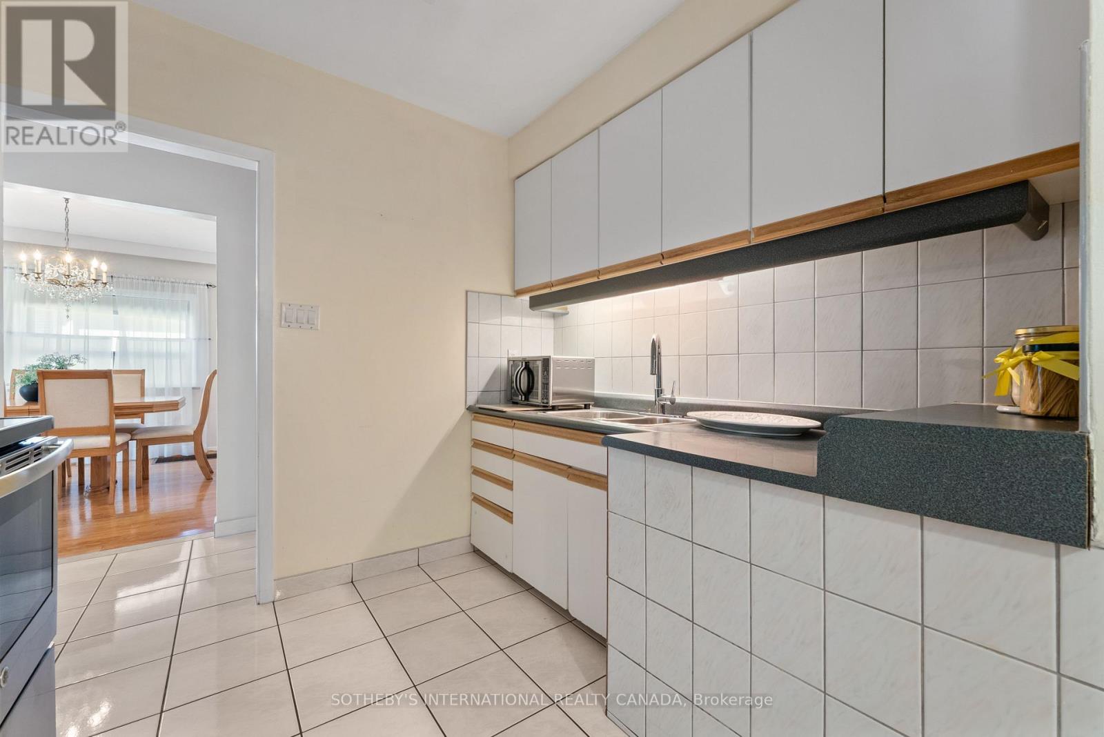 76 Lawnside Drive, Toronto, Ontario  M6L 1Z7 - Photo 22 - W12590740