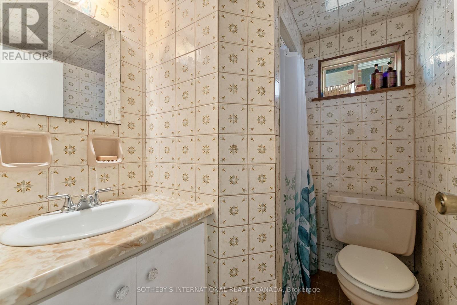 76 Lawnside Drive, Toronto, Ontario  M6L 1Z7 - Photo 31 - W12590740