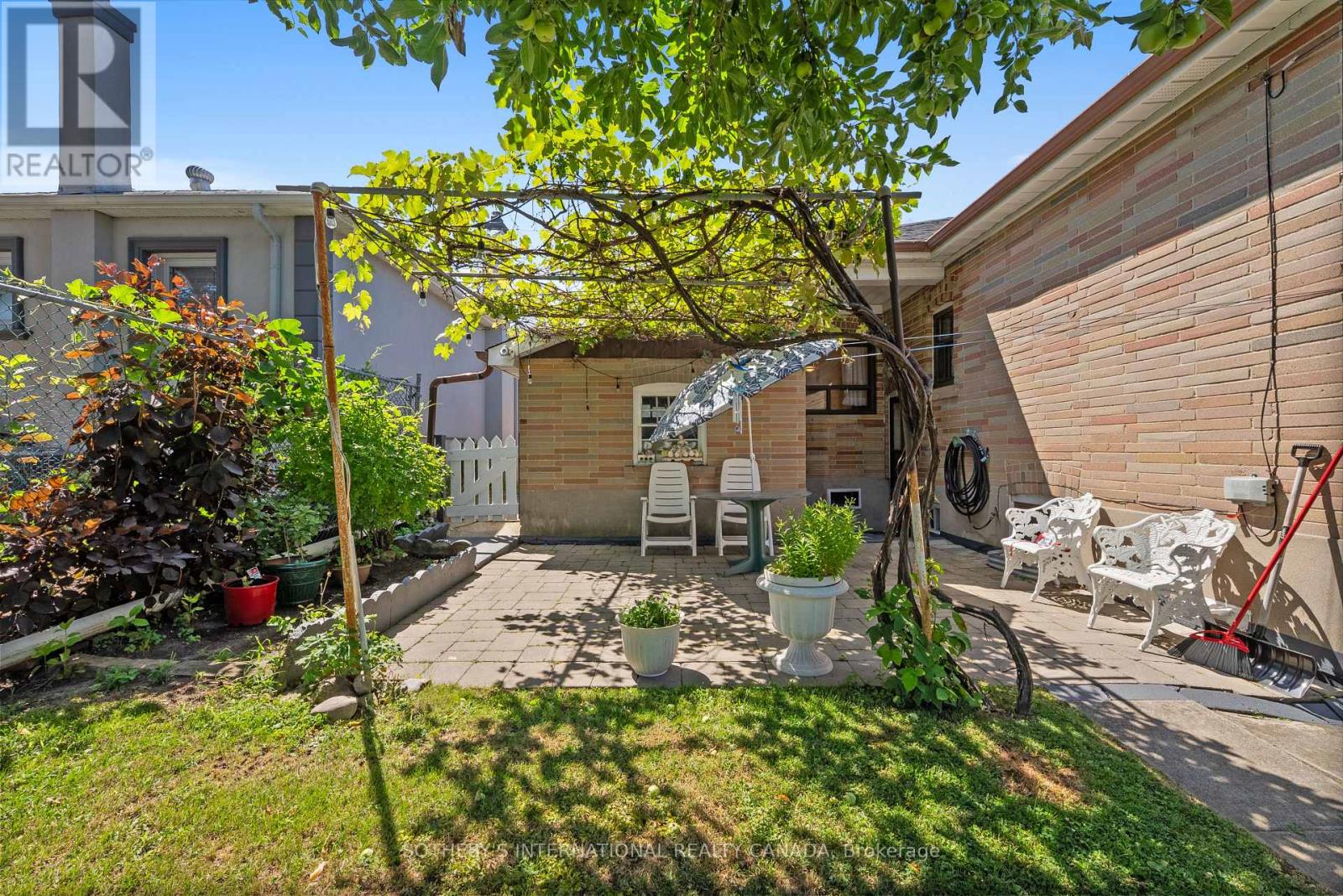 76 Lawnside Drive, Toronto, Ontario  M6L 1Z7 - Photo 39 - W12590740