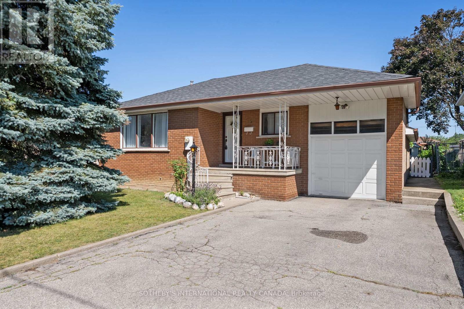 76 Lawnside Drive, Toronto, Ontario  M6L 1Z7 - Photo 5 - W12590740