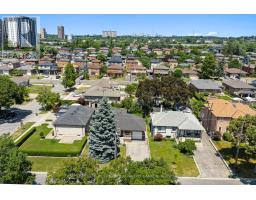 76 LAWNSIDE DRIVE, Toronto, Ontario