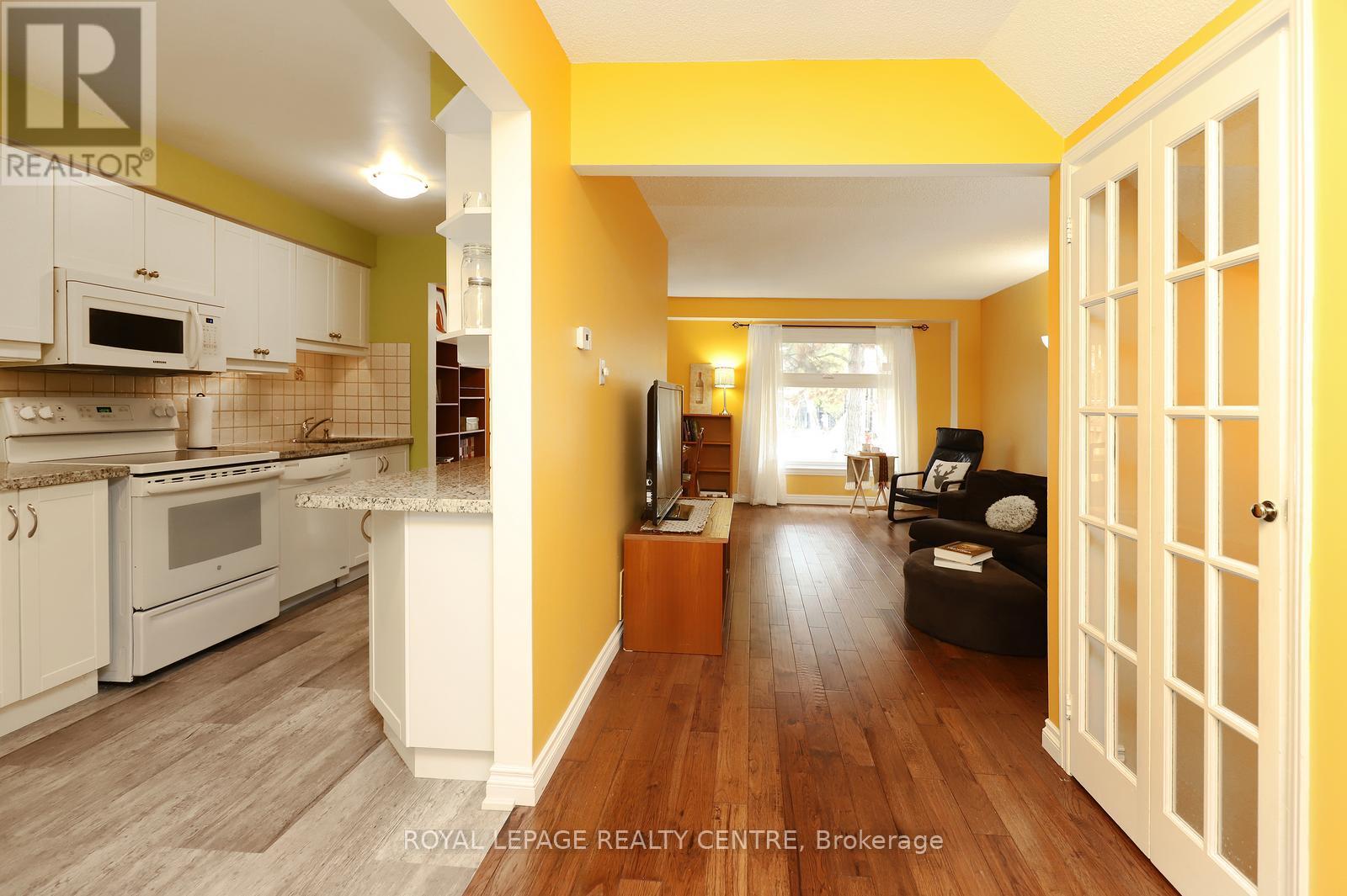 61 - 1214 Kirstie Court, Oakville, Ontario  L6H 5C8 - Photo 3 - W12590770