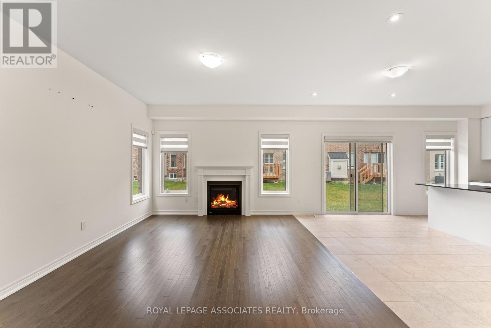 3909 Koenig Road E, Burlington, Ontario  L7M 0Z9 - Photo 5 - W12590780