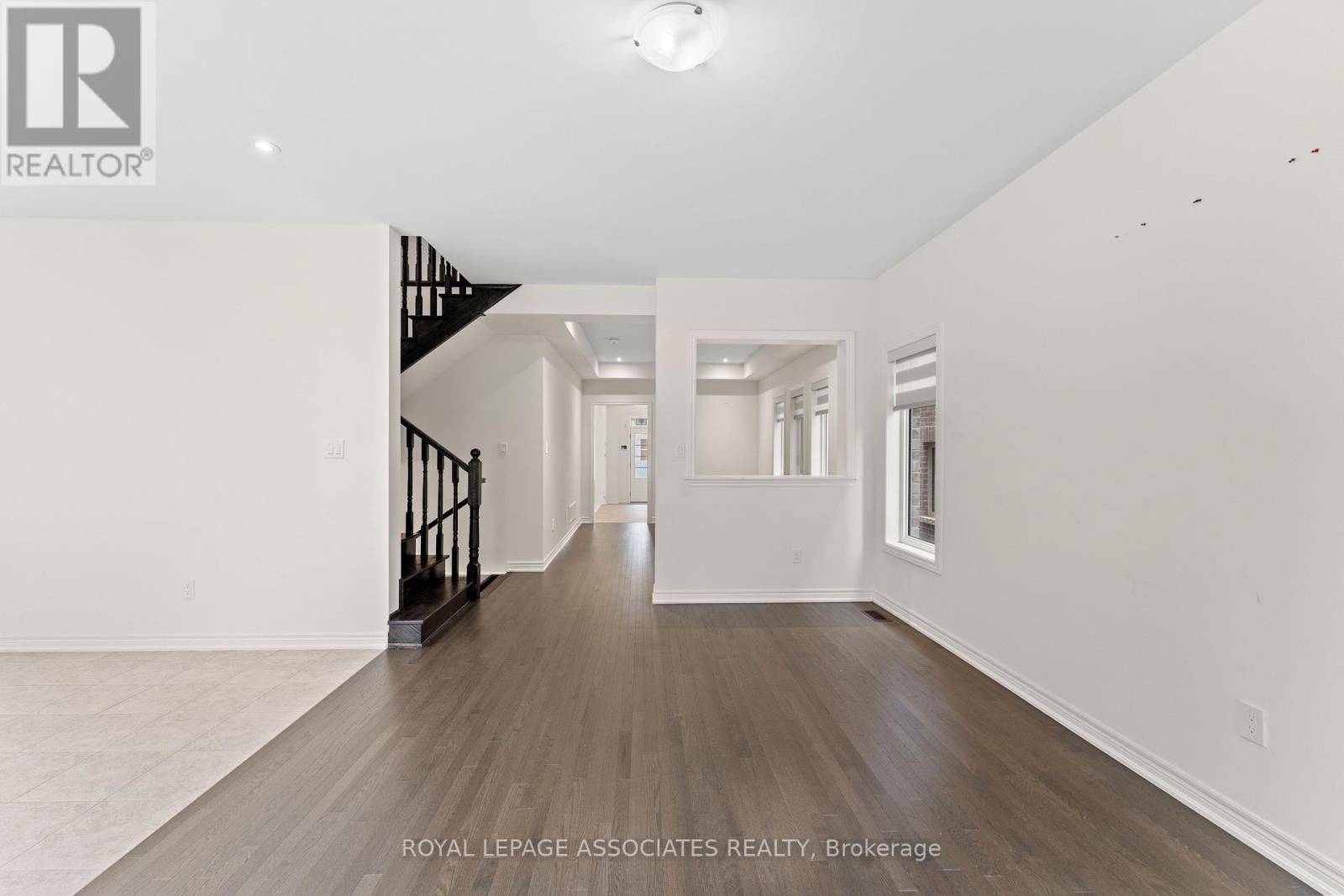 3909 Koenig Road E, Burlington, Ontario  L7M 0Z9 - Photo 8 - W12590780