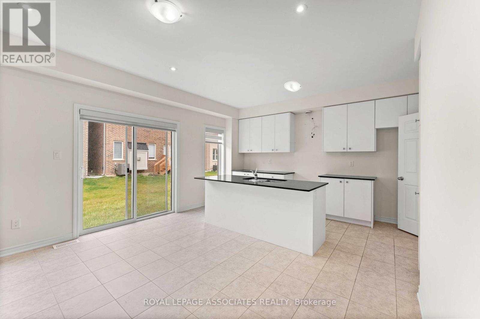 3909 Koenig Road E, Burlington, Ontario  L7M 0Z9 - Photo 9 - W12590780