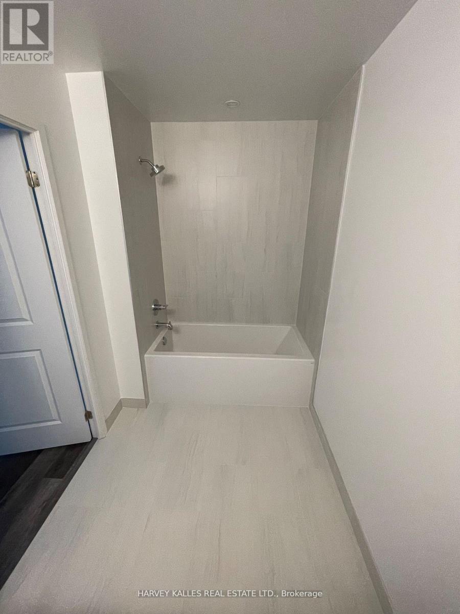 1104 - 2007 James Street, Burlington, Ontario  L7R 1H1 - Photo 5 - W12590828