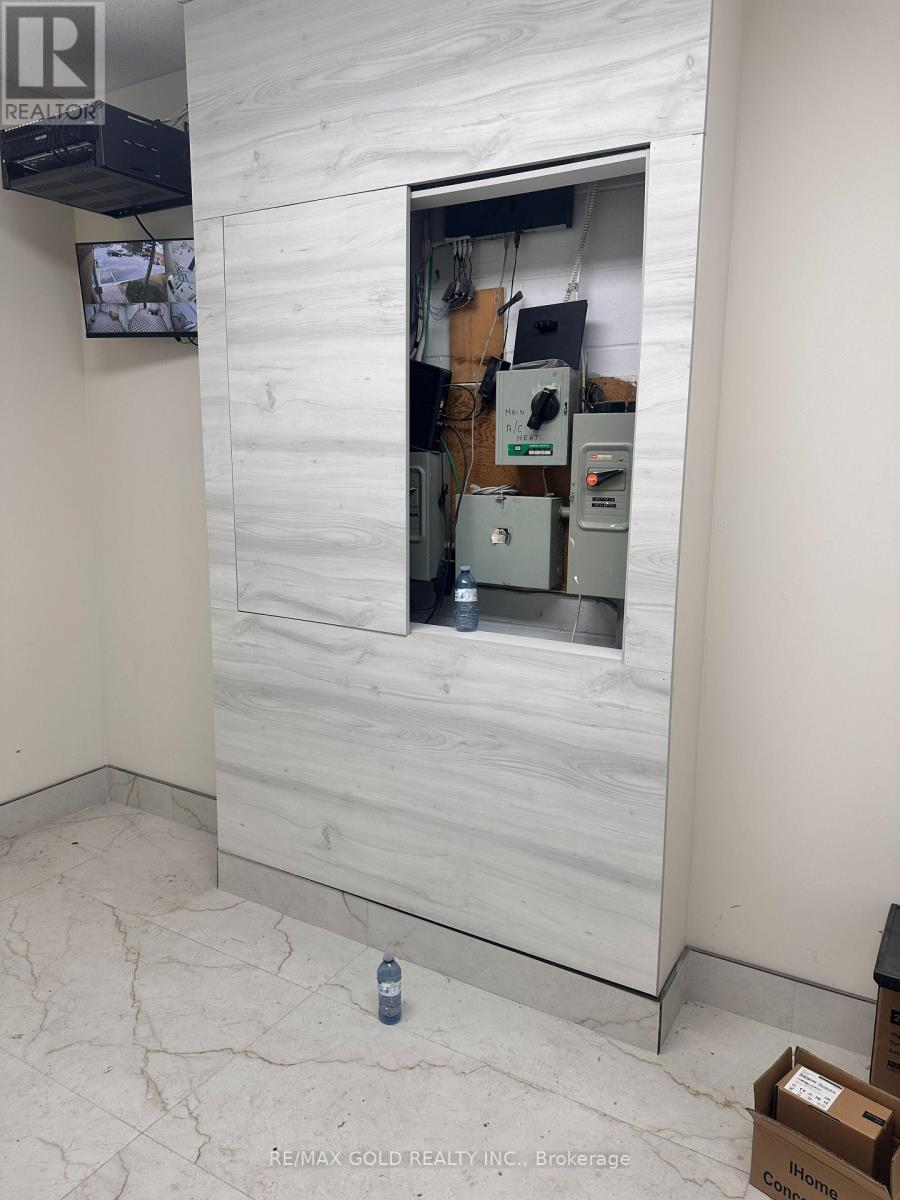 12a - 1200 Aerowood Drive, Mississauga, Ontario  L4W 2S7 - Photo 9 - W12590834