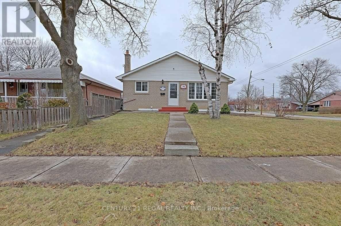 9 Guiness Avenue, Toronto, Ontario  M9W 3L1 - Photo 1 - W12590862