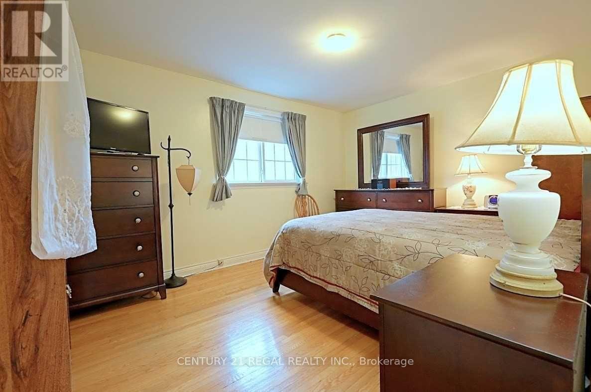 9 Guiness Avenue, Toronto, Ontario  M9W 3L1 - Photo 11 - W12590862