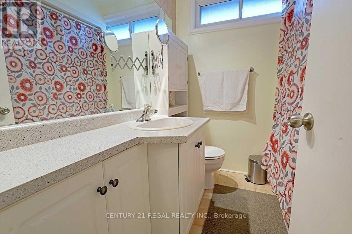 9 Guiness Avenue, Toronto, Ontario  M9W 3L1 - Photo 13 - W12590862