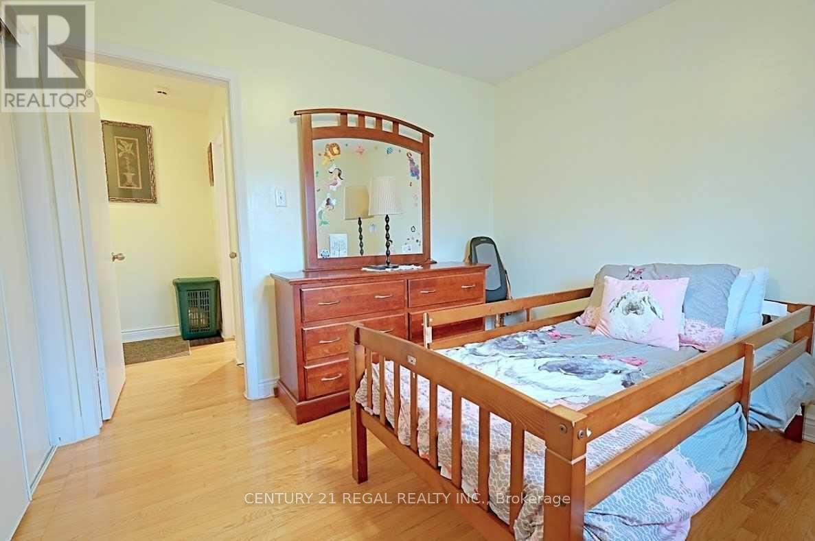 9 Guiness Avenue, Toronto, Ontario  M9W 3L1 - Photo 14 - W12590862