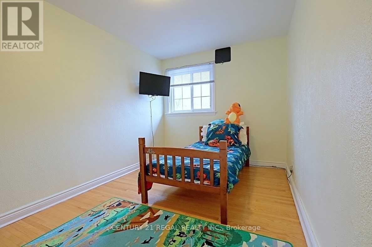 9 Guiness Avenue, Toronto, Ontario  M9W 3L1 - Photo 15 - W12590862