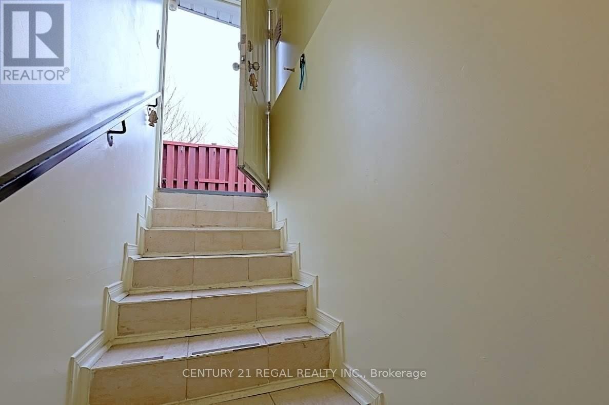 9 Guiness Avenue, Toronto, Ontario  M9W 3L1 - Photo 17 - W12590862