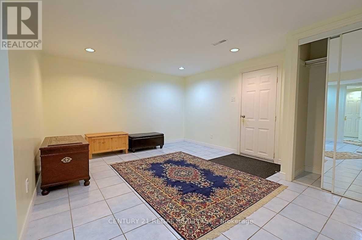 9 Guiness Avenue, Toronto, Ontario  M9W 3L1 - Photo 18 - W12590862