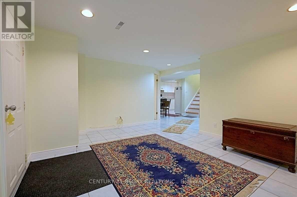 9 Guiness Avenue, Toronto, Ontario  M9W 3L1 - Photo 19 - W12590862