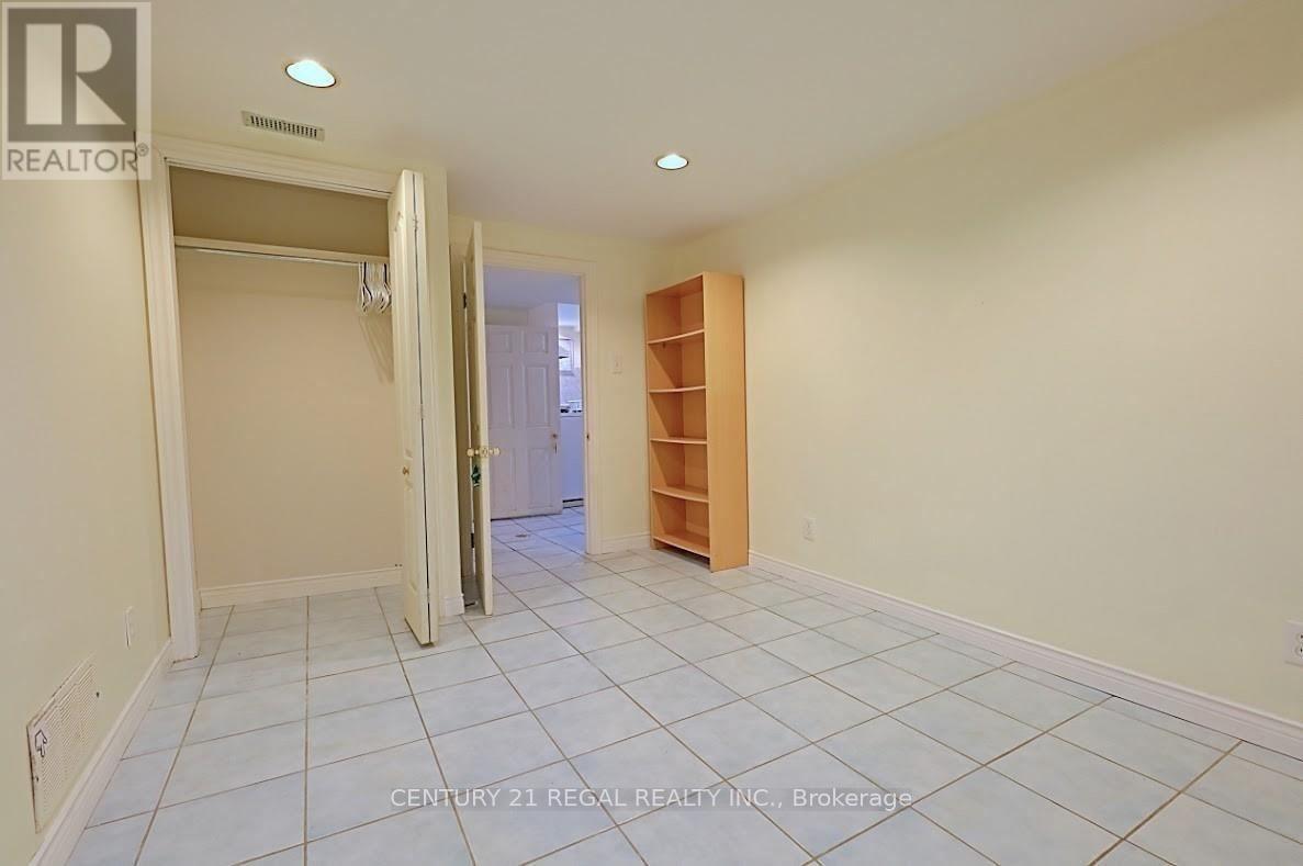 9 Guiness Avenue, Toronto, Ontario  M9W 3L1 - Photo 23 - W12590862