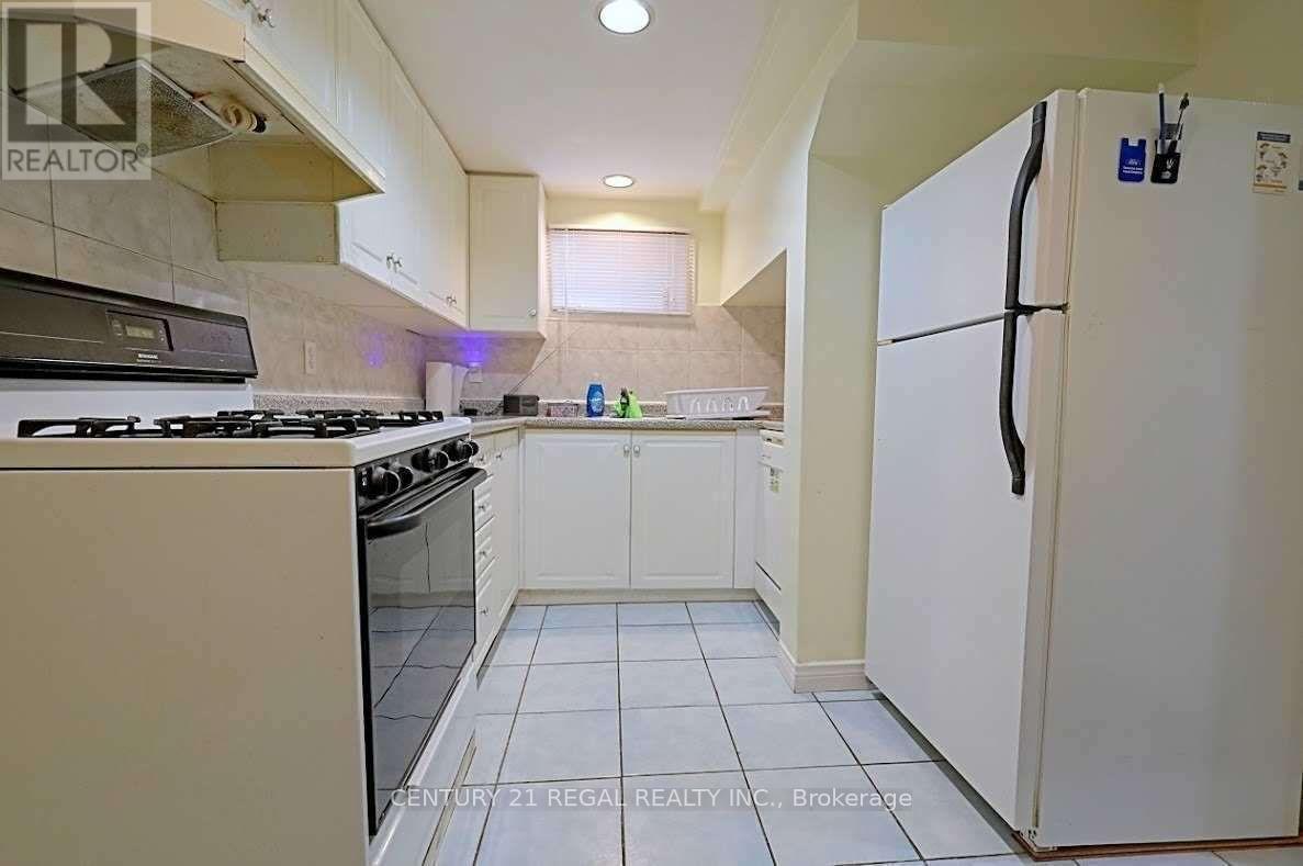 9 Guiness Avenue, Toronto, Ontario  M9W 3L1 - Photo 24 - W12590862