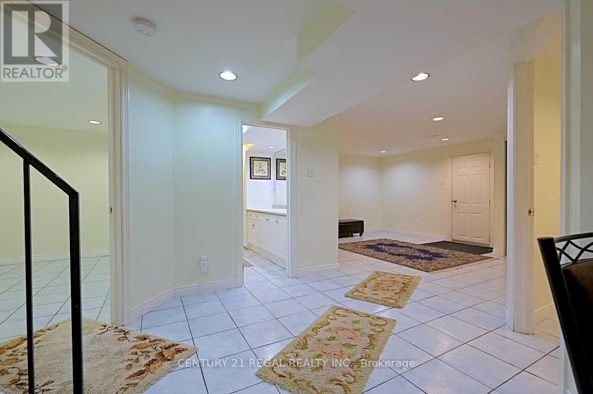 9 Guiness Avenue, Toronto, Ontario  M9W 3L1 - Photo 25 - W12590862