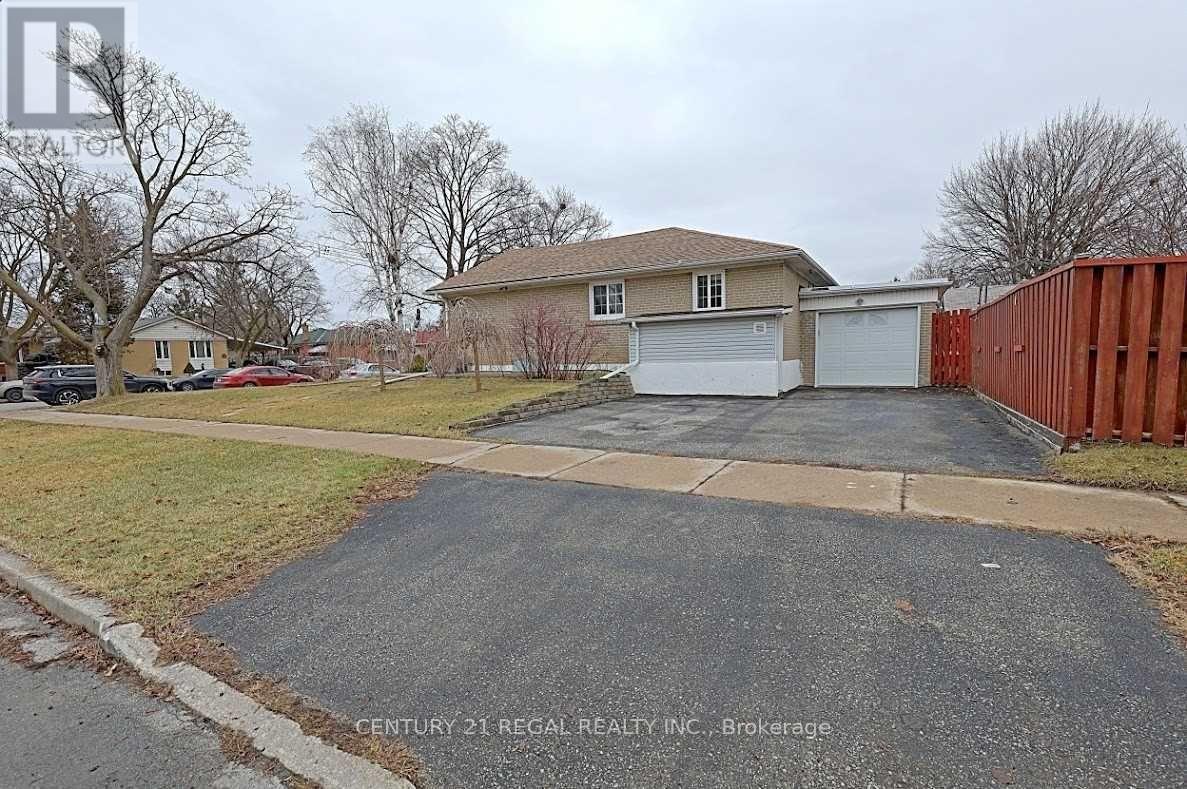 9 Guiness Avenue, Toronto, Ontario  M9W 3L1 - Photo 3 - W12590862