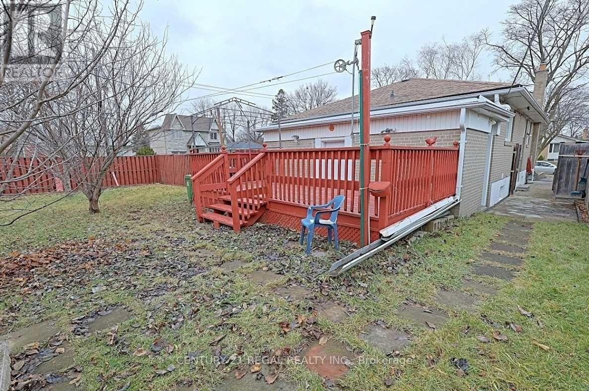 9 Guiness Avenue, Toronto, Ontario  M9W 3L1 - Photo 5 - W12590862