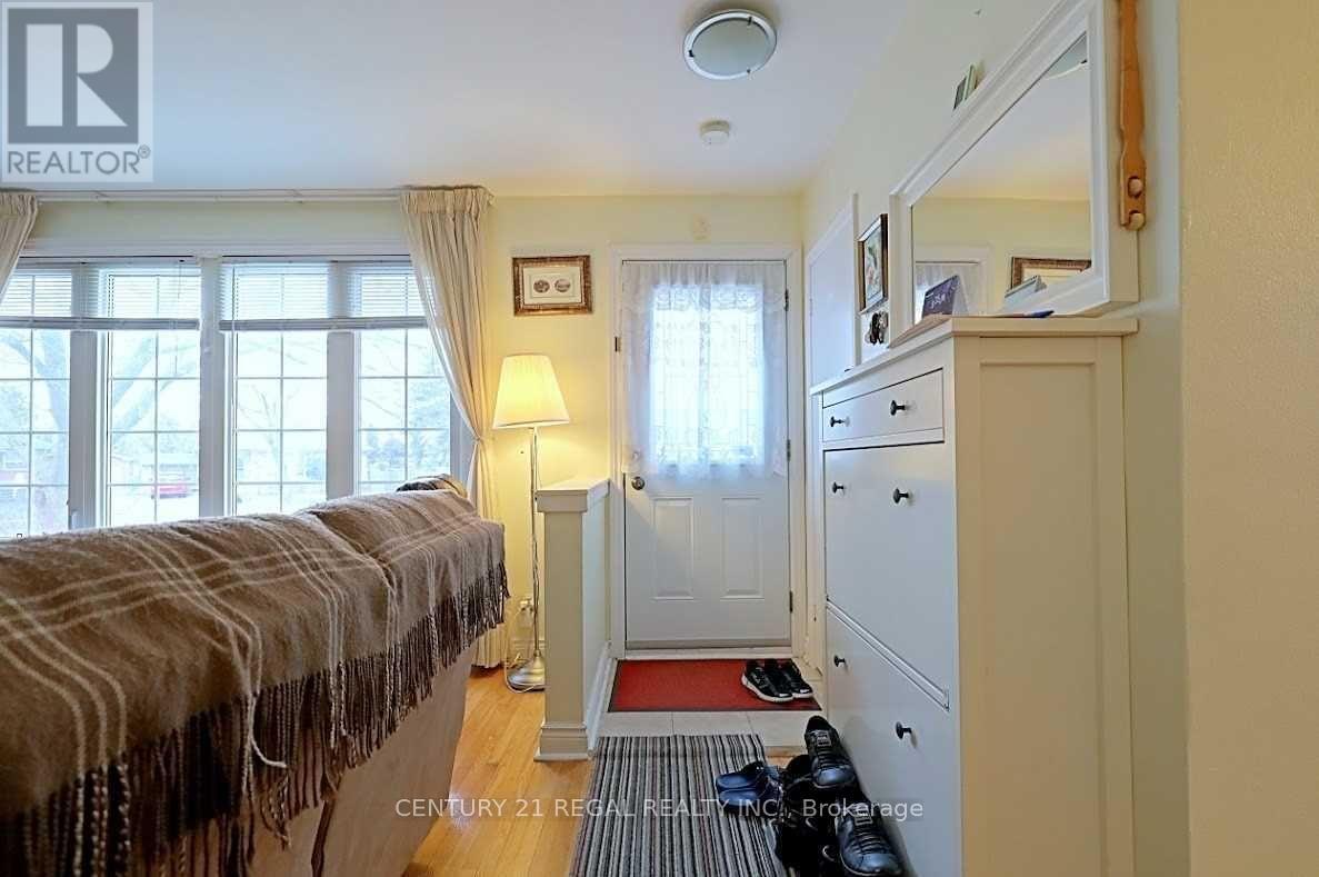 9 Guiness Avenue, Toronto, Ontario  M9W 3L1 - Photo 6 - W12590862