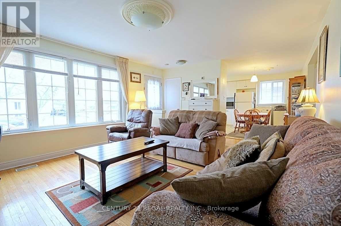 9 Guiness Avenue, Toronto, Ontario  M9W 3L1 - Photo 7 - W12590862