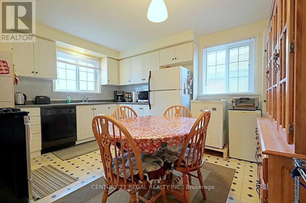 9 Guiness Avenue, Toronto, Ontario  M9W 3L1 - Photo 8 - W12590862