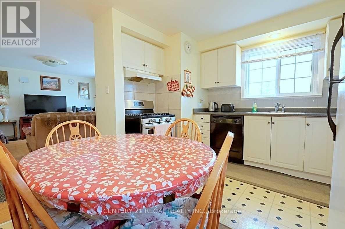 9 Guiness Avenue, Toronto, Ontario  M9W 3L1 - Photo 9 - W12590862