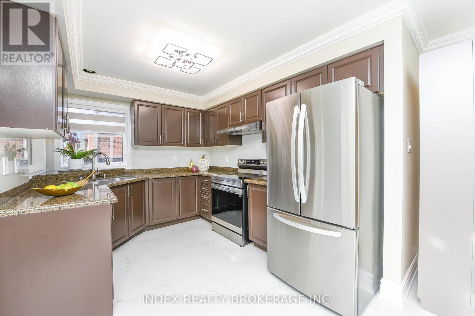 10 Leopard Gate, Brampton, Ontario L6R 2E5 - Photo 14 - W12590880