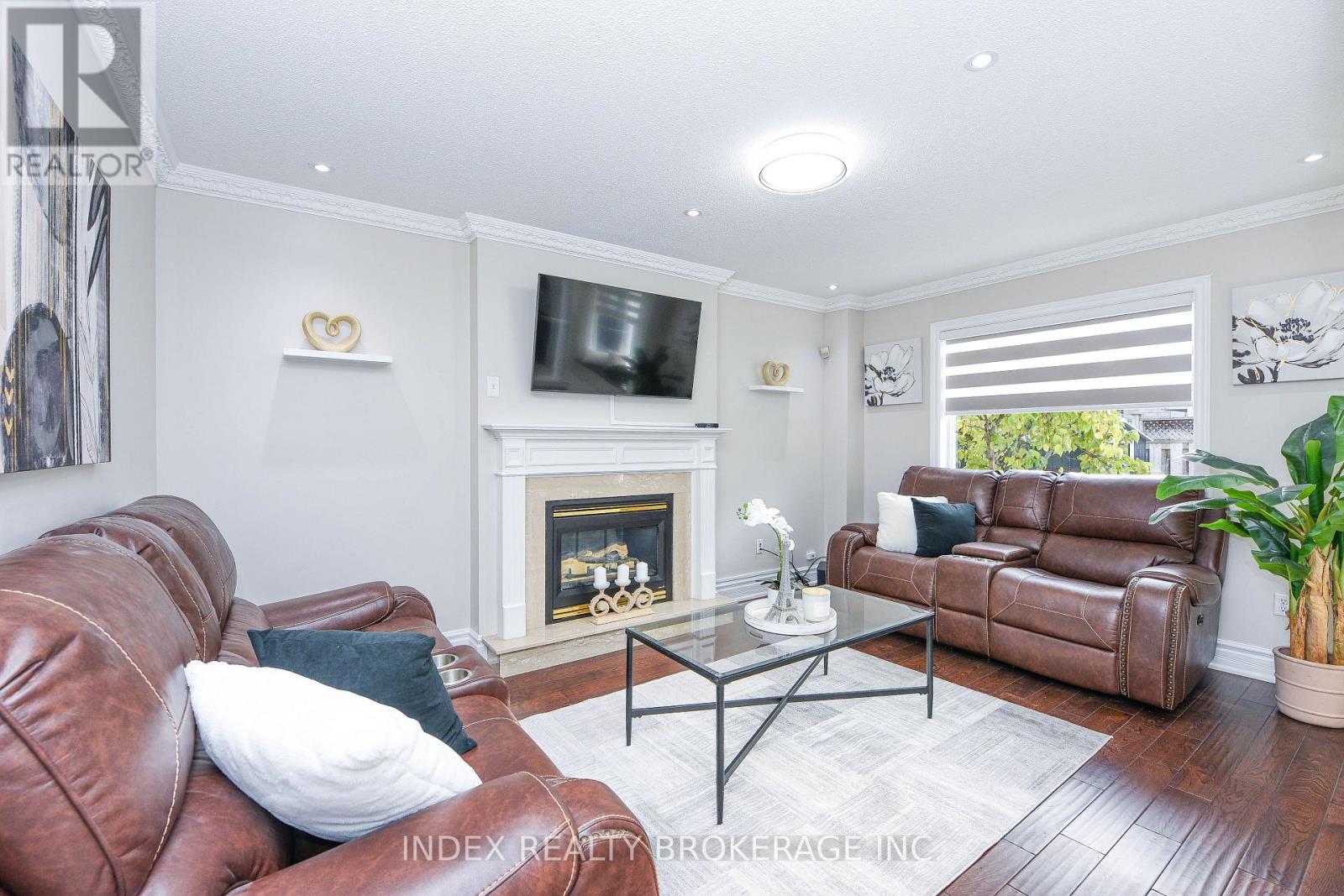 10 Leopard Gate, Brampton, Ontario L6R 2E5 - Photo 9 - W12590880