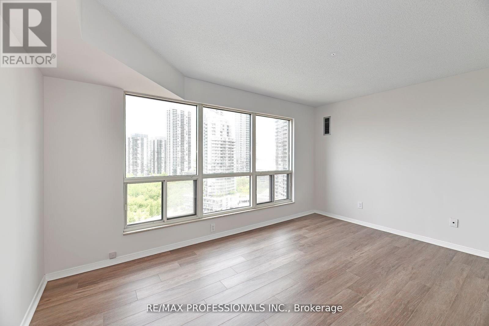 2004 - 2269 Lakeshore Boulevard W, Toronto, Ontario  M8V 3X6 - Photo 16 - W12590902