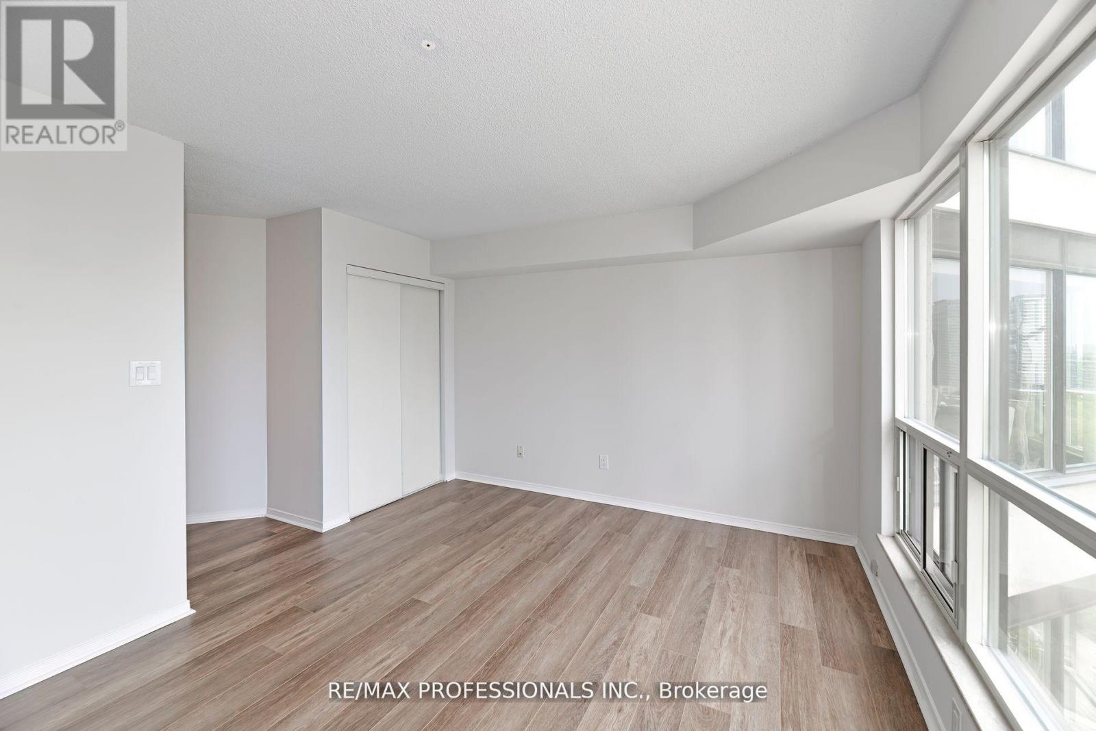 2004 - 2269 Lakeshore Boulevard W, Toronto, Ontario  M8V 3X6 - Photo 18 - W12590902