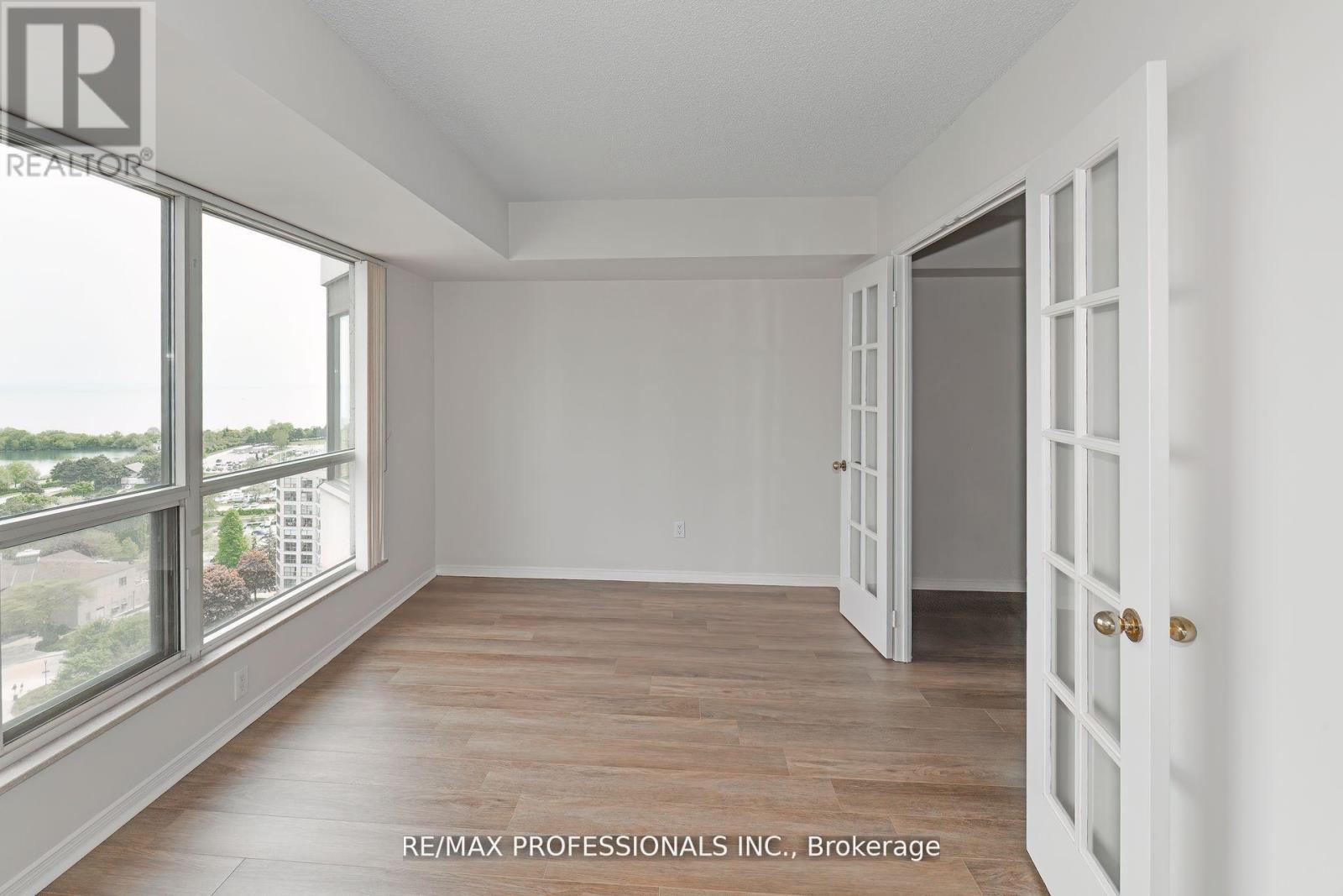 2004 - 2269 Lakeshore Boulevard W, Toronto, Ontario  M8V 3X6 - Photo 7 - W12590902