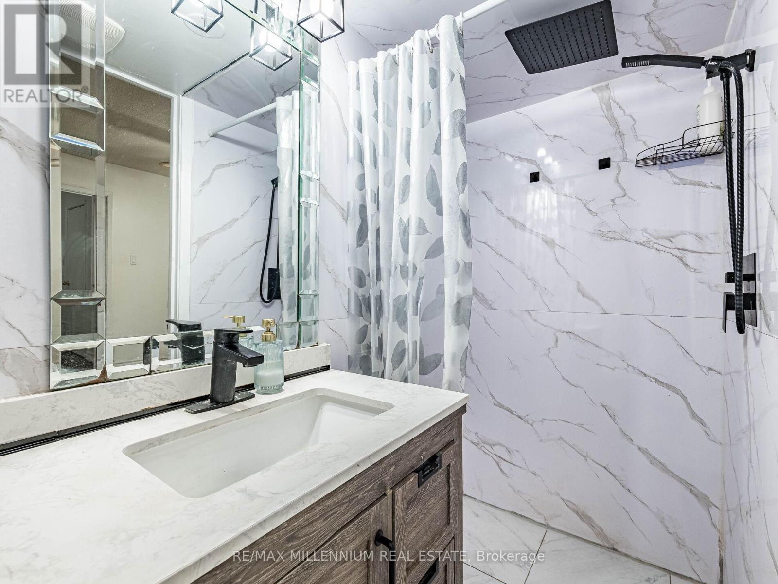 35 Scottsdale Court, Brampton, Ontario  L6W 3R8 - Photo 29 - W12590904