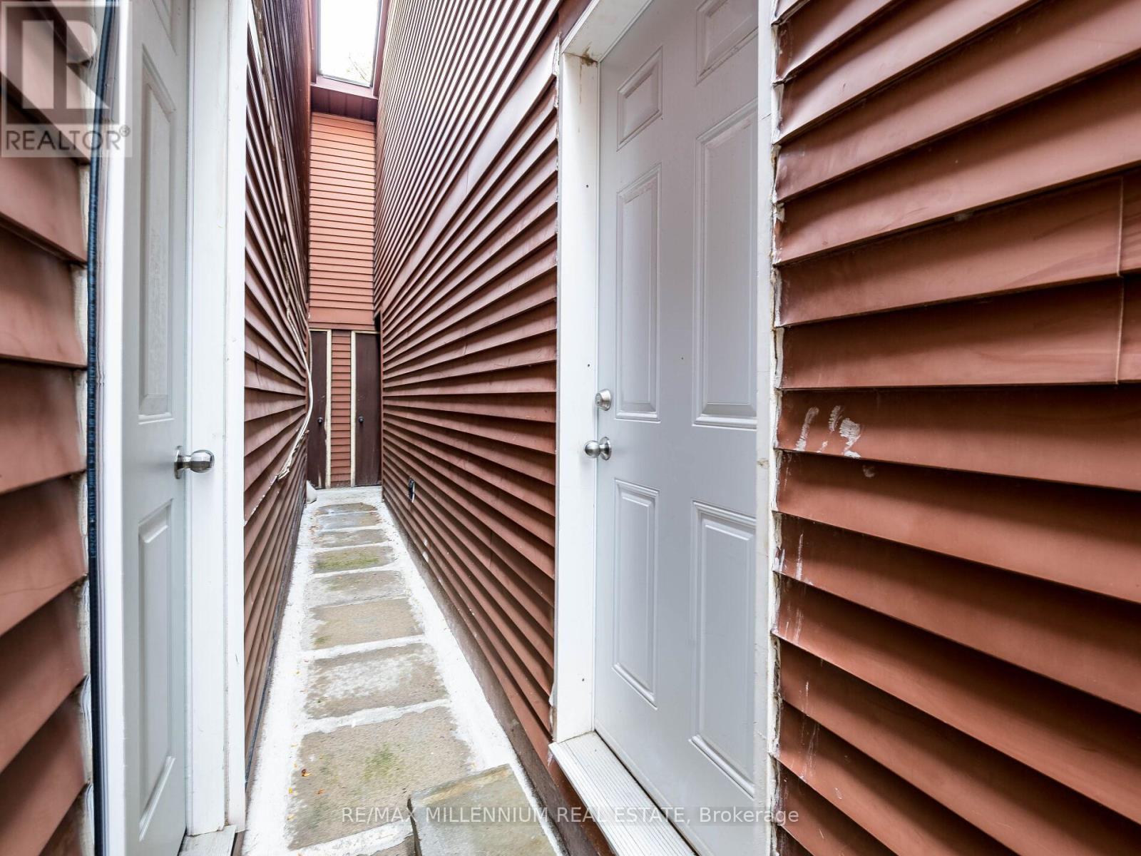 35 Scottsdale Court, Brampton, Ontario  L6W 3R8 - Photo 43 - W12590904