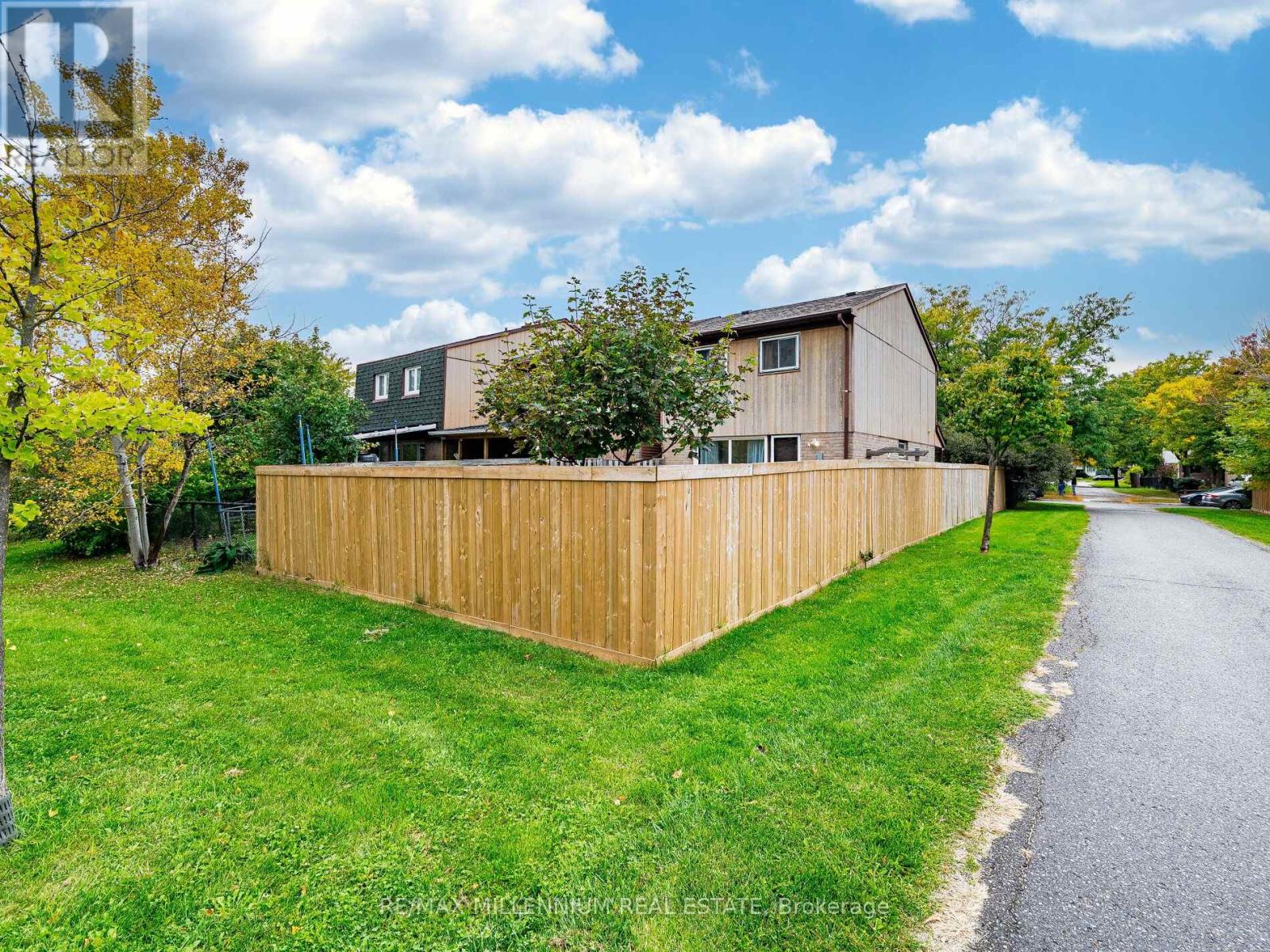 35 Scottsdale Court, Brampton, Ontario  L6W 3R8 - Photo 50 - W12590904