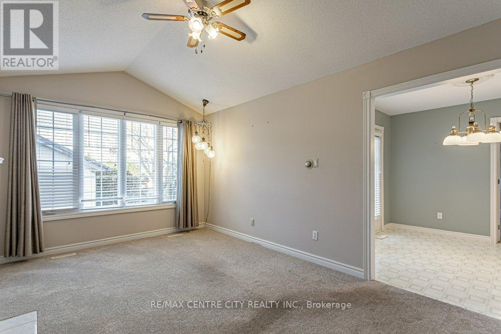 261 Ensign Crescent, London South, Ontario  N6J 4V2 - Photo 13 - X12590920