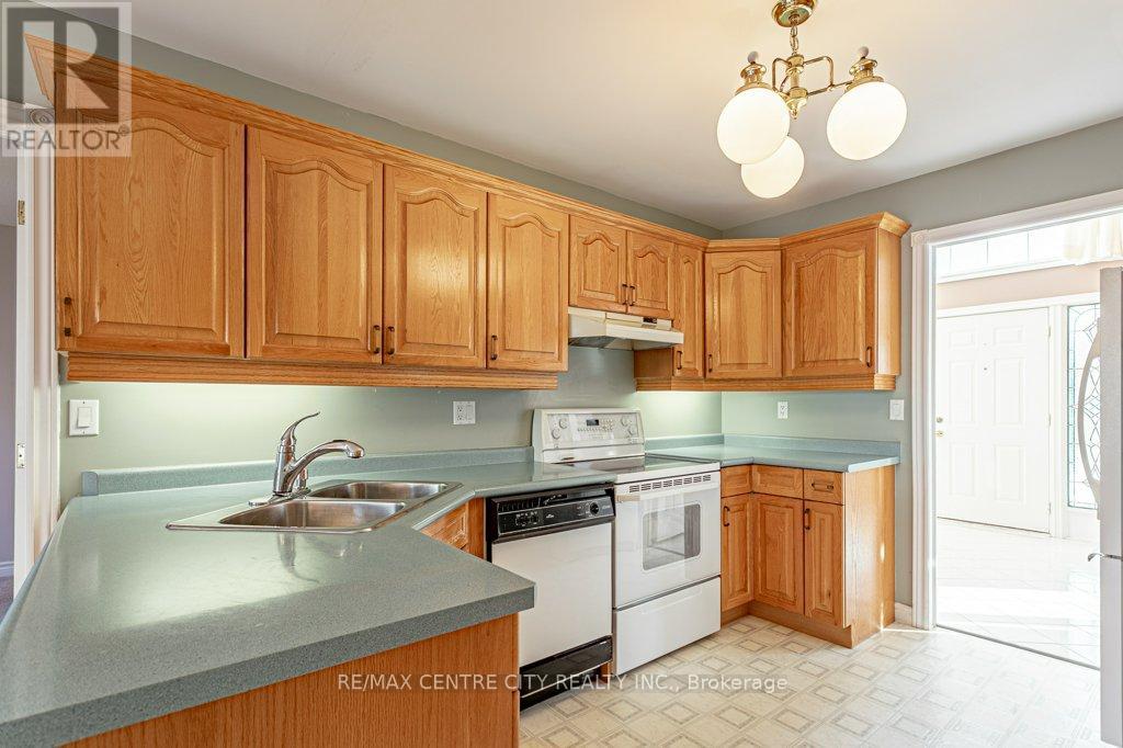 261 Ensign Crescent, London South, Ontario  N6J 4V2 - Photo 17 - X12590920