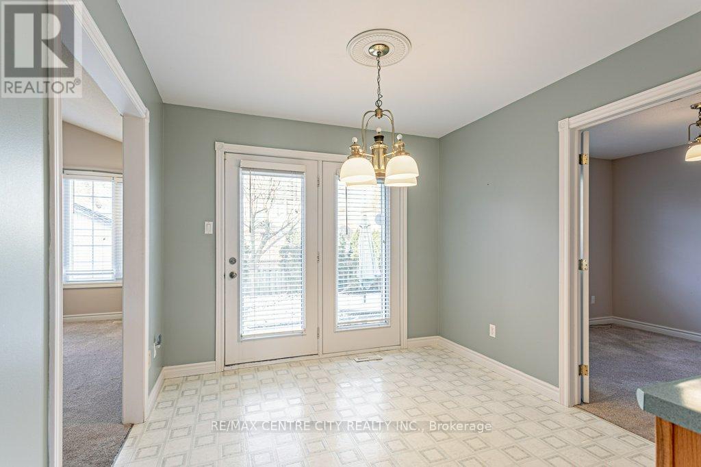 261 Ensign Crescent, London South, Ontario  N6J 4V2 - Photo 19 - X12590920