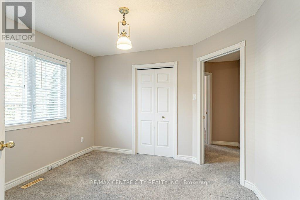 261 Ensign Crescent, London South, Ontario  N6J 4V2 - Photo 20 - X12590920